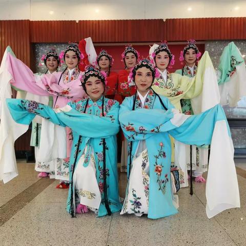 庆百年华诞，展财政风姿