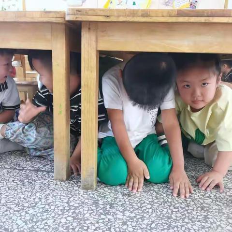 铭记9·18 勿忘国耻———程集幼儿园防空警报演练