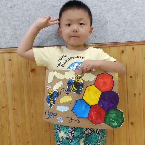 十点班的小朋友绘画作品展示《勤劳的蜜蜂》👏👏👏👍👍👍