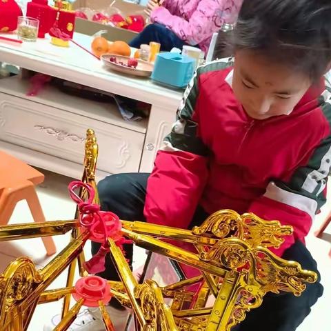 我是池阳小学三年级二班蒲芃欣，我正在参加池阳小学微实践“微年俗”活动