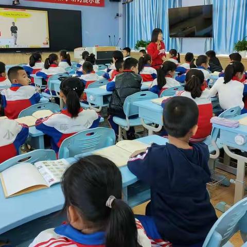 薛家湾第一小学开展新教师汇报课展示活动