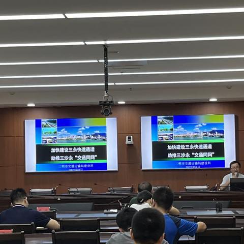 市交通运输局建管科青年干部吴明军同志为青干班学员授课