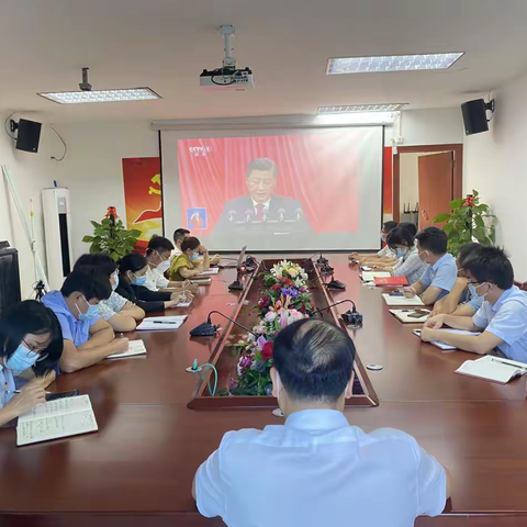 万宁市行政审批服务局组织收看党的二十大开幕会