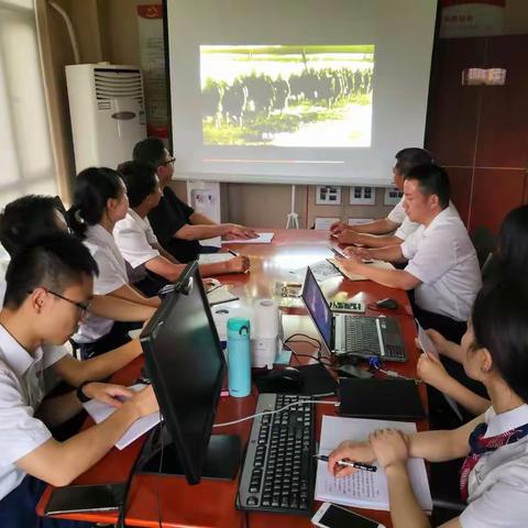 世纪城支行党总支部开展以“不忘初心、牢记使命，树立共产党员应有的样子”为主题的特色党日活动