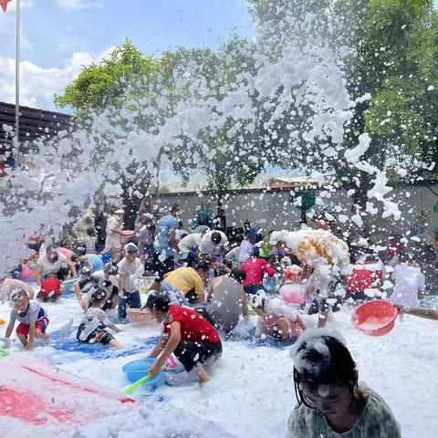 七彩童年“泡沫之夏”有你关爱更温暖