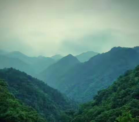 雨中漫游“十里长峡”