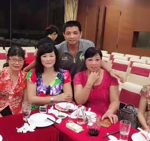 八一届同学2018年7月15日再度相聚在新阳光