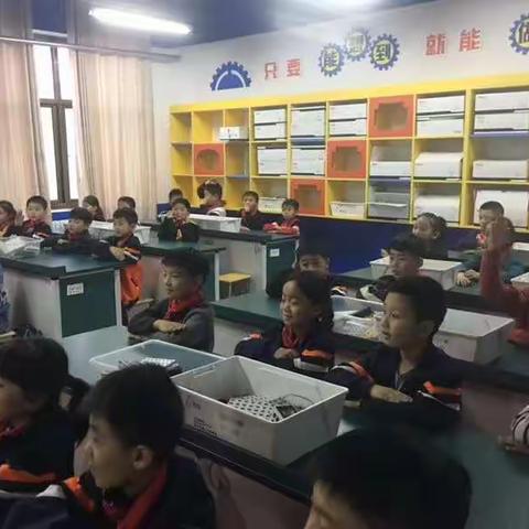 创客小空间 创意大无限 ——— 教育局电教中心侯主任来南乐县第二实验小学指导"创客"教育工作