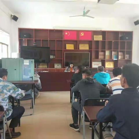 三亚市农业农村局副局长何丽萍到抱龙村开展党的十九届五中全会宣讲活动