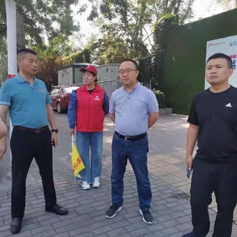 长治市规划和自然资源局张俊杰局长亲临一线看望慰问我局文明交通志愿者