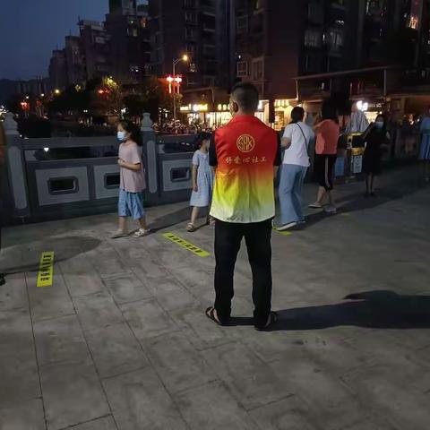 “携手战疫，为爱值守”—连江舒爱心社工在现场