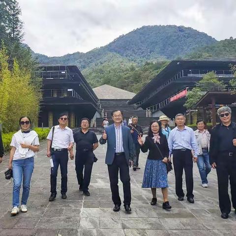 《公关世界》杂志社首次通联会议在腾冲召开