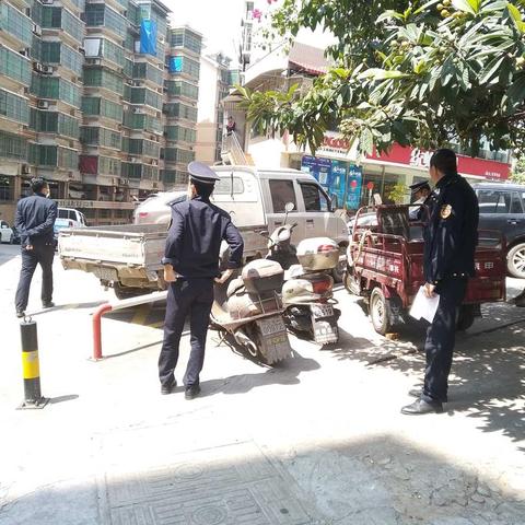 【项目提速 服务提升 干部提振】富兴堡街道联合整治 “僵尸车”，还路于民，清洁家园