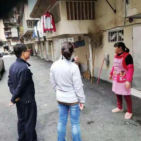 上海街道西洋社区继续整治小区内杂物间出租住人现象
