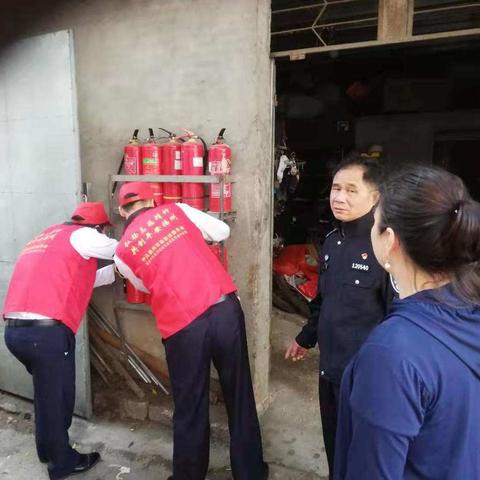 上海街道西洋社区开展五一节前消防安全大检查