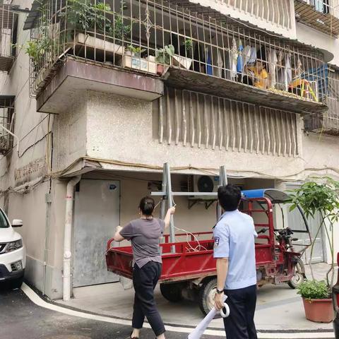 上海街道西洋社区开展非法安装卫星电视接收器整治活动