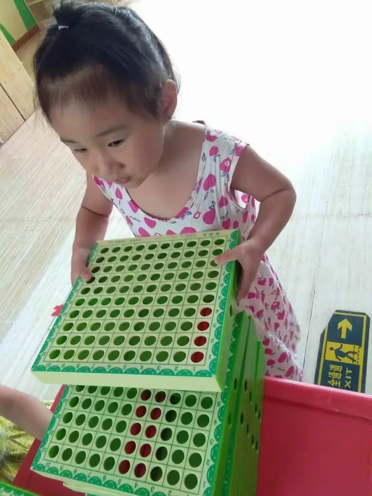 幸福里幼儿园中一班智趣盒