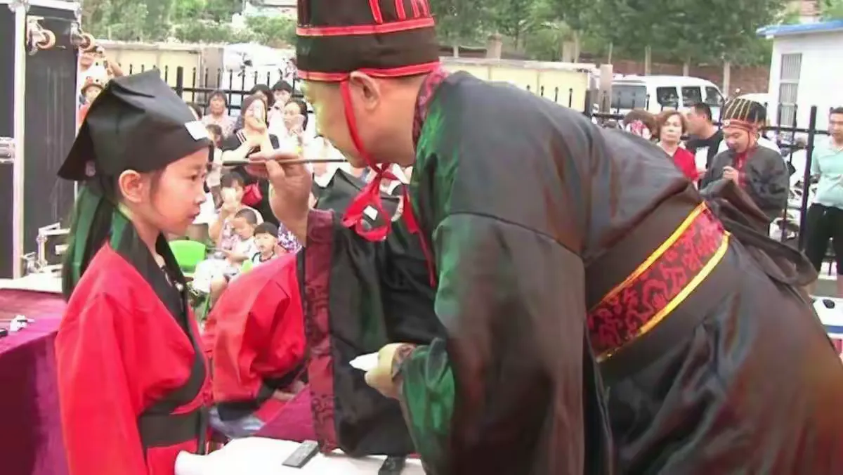 简篇-新泰市新汶街道大寺山小学“做新时代好少年”新队员开笔礼仪式暨艺术节展演活动
