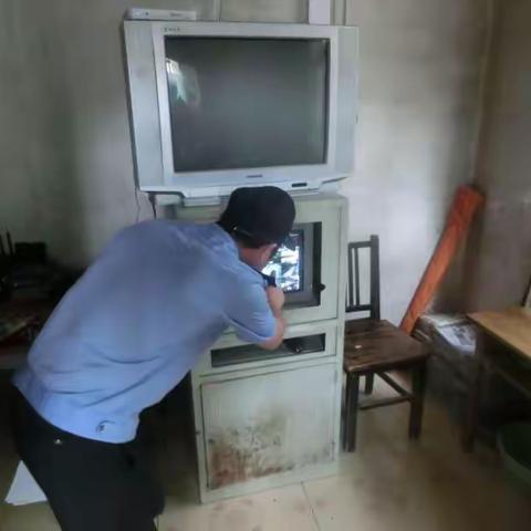 【高官寨所】对辖区校园进行安全检查