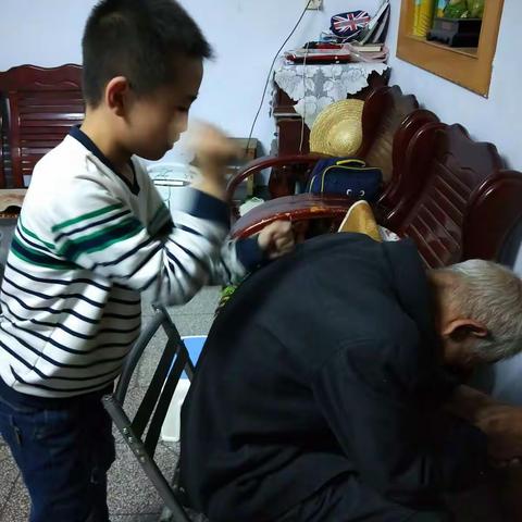 我是家里的小帮手