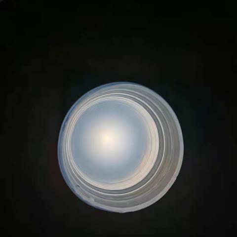 几滴牛奶让杯中长出小太阳