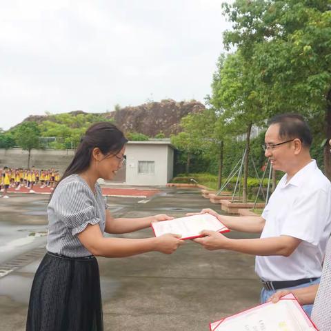 桃李无言     下自成蹊    ———东风小学荣获2020年度斗门教育系统先进个人表彰大会