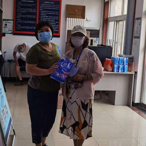 塔院四院社区8月份垃圾分类入户宣传、积分兑换活动