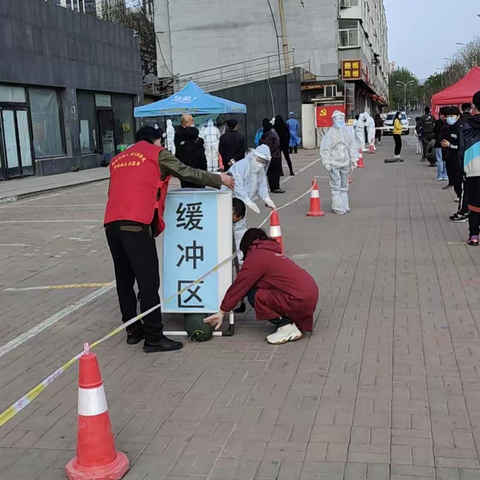 “让党旗飘扬在疫情防控的第一线”——教师支部疫情防控宣传系列报道