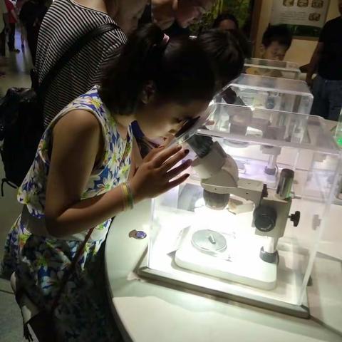 我是四年级一班的郭熙瑾同学，正在参加学校组织的“微旅行”我学习我快乐