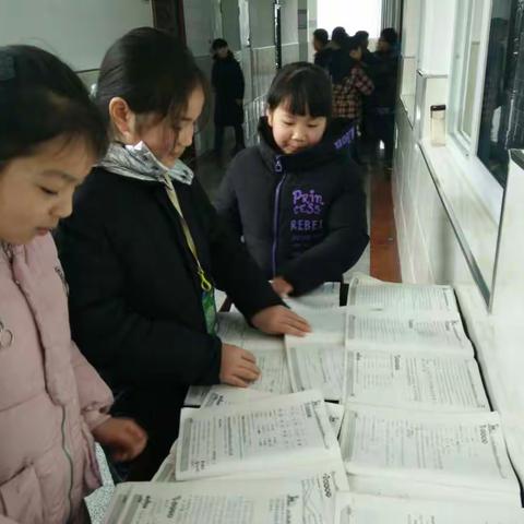 以展促学   以评促优                 ――高新区云龙小学开展“优秀寒假作业展评”活动