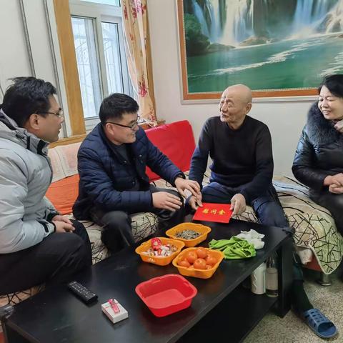 冬日送关怀，初心暖民心--天桥法院走访慰问矿院路社区困难老人