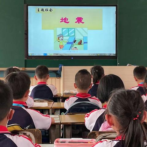 防震演练，安全“童”行