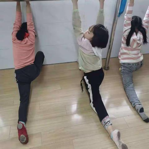 绚丽多彩，“舞”彩童年