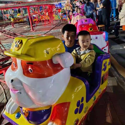 家门口的网红夜市，陪孩子们玩到嗨！