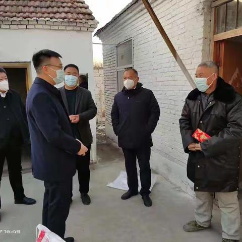 市委副书记常忠伟节前慰问崇法寺街道脱贫户、监测户