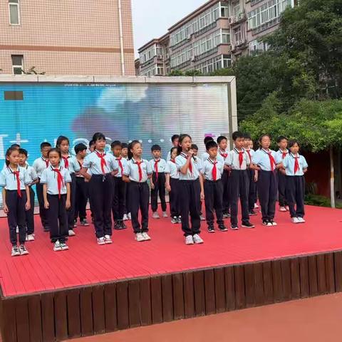 国旗下我们正成长