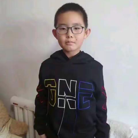 致敬最美逆行者    争做时代小“雷锋”