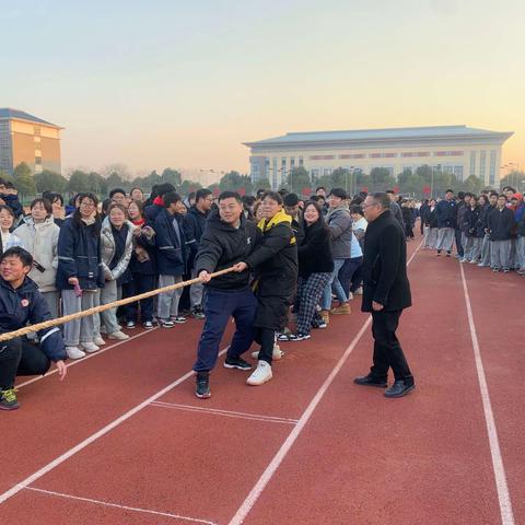 庆元旦迎新年||“力拔山兮气盖世，青春之力蓄待发” 五中教工男女混合拔河比赛