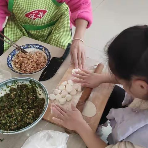 宅家生活乐趣多                                      —记一年二班居家实践性活动