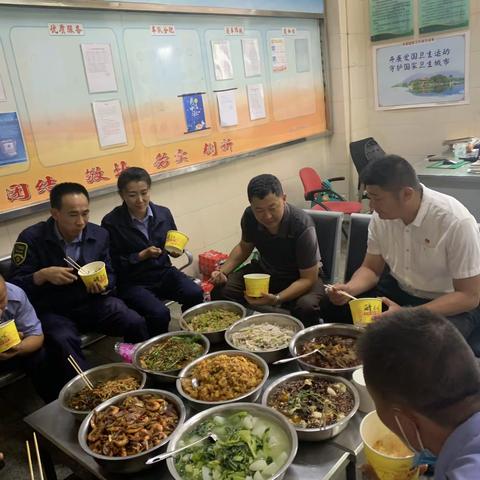 昆明公交集团三十一车队队干、员工共度中秋佳节