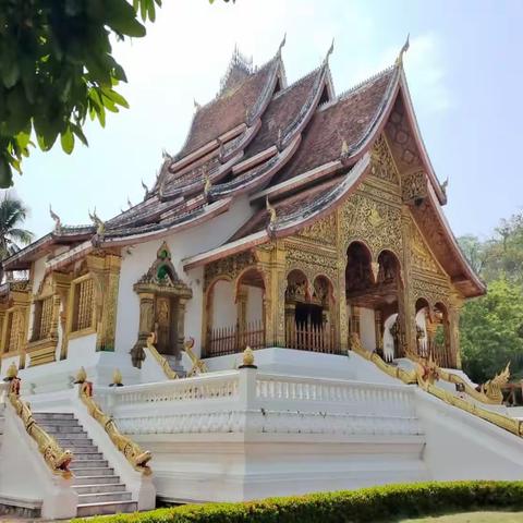 老挝🇱🇦之旅～走进琅勃拉邦的王宫博物馆和香通寺