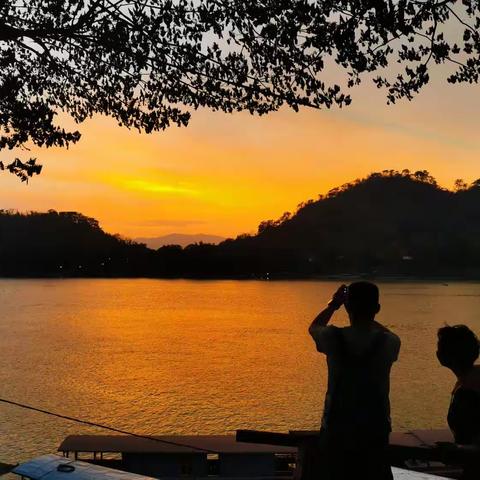 老挝🇱🇦之旅～走进琅勃拉邦游湄公河看日落