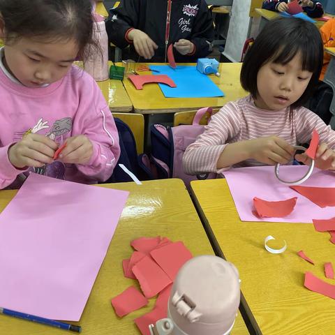 撕纸贴画（废物利用）——2108班劳动课后服务