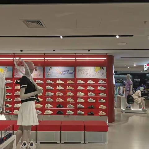 斐乐包头昆区王府井潮牌店骏工照片