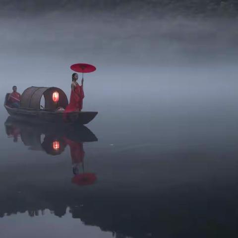 光影漫随小东江，忘情诗意山水间