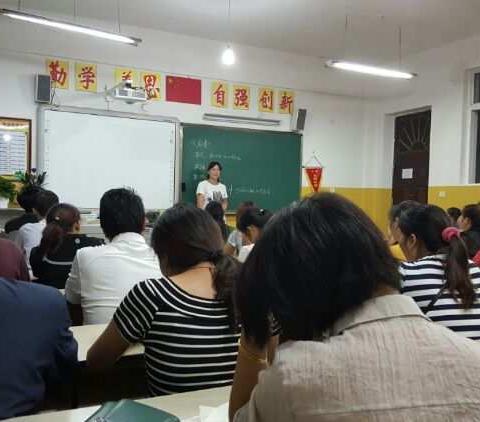 屏山小学五一班召开家长会