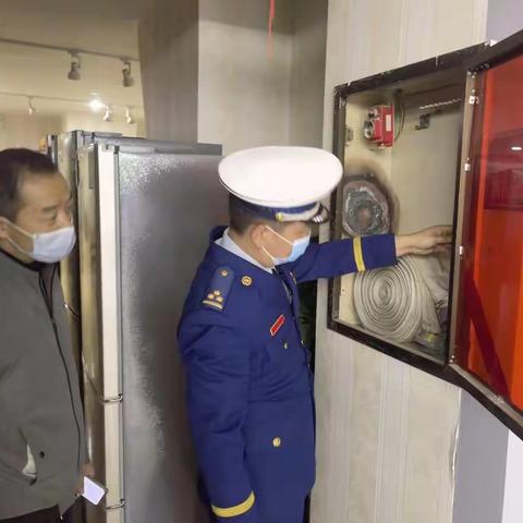 小场所大安全——陈仓大队开展“九小场所”消防安全检查+宣传