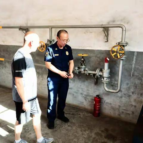 陈仓大队深入辖区易燃易爆场所进行消防安全工作
