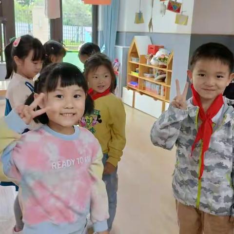 「科学准备，快乐衔接」大一班红领巾初体验