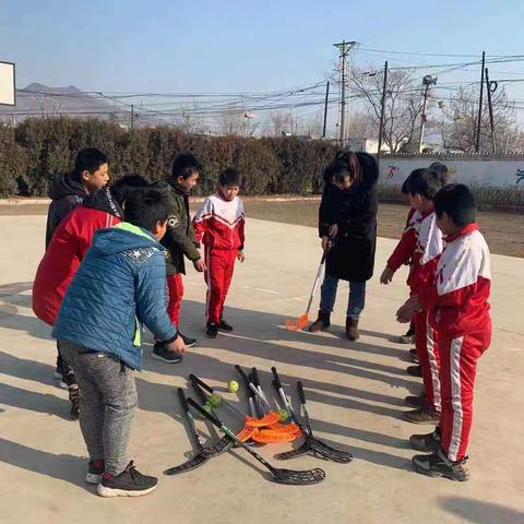 北境严冬中的朝阳——上兴隆庄小学旱地冰球体验活动纪实